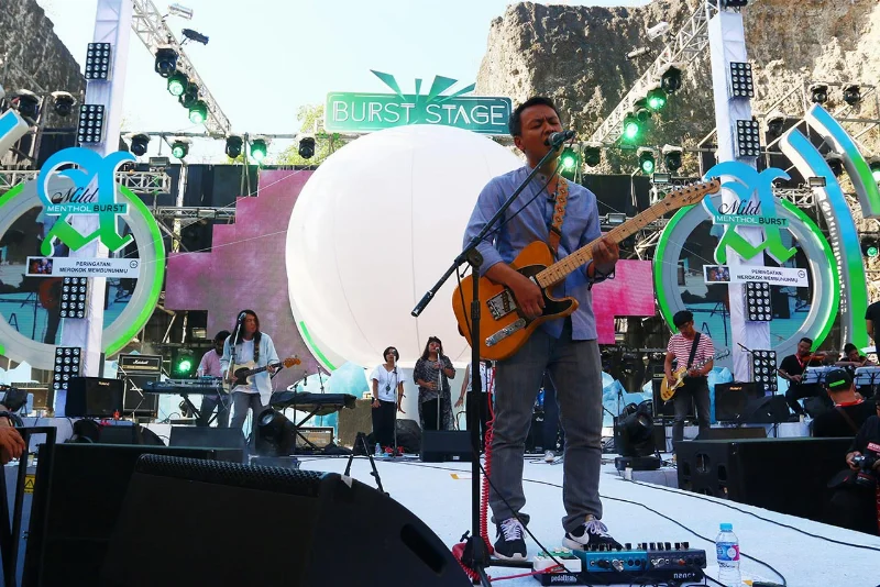 Poster Kolaborasi Efek Rumah Kaca dan Cognation Orkest di Soundrenaline 2017