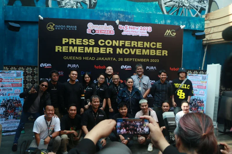 Poster REMEMBER NOVEMBER Festival Musik Paling Beda; Kembali Menyatukan Kerispatih dan Sammy Simorangkir