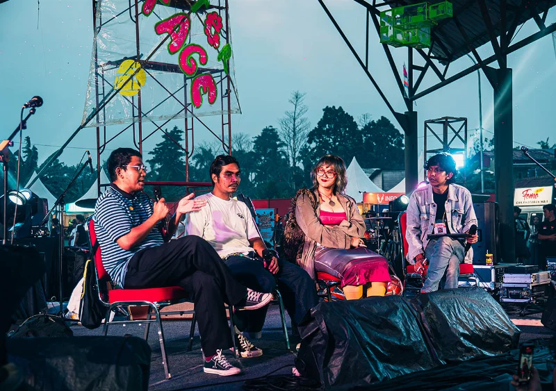 Poster Padepopan: Sweet Escape Hadirkan Festival Musik di Tengah Terminal Jatijajar yang Tetap Beroperasi