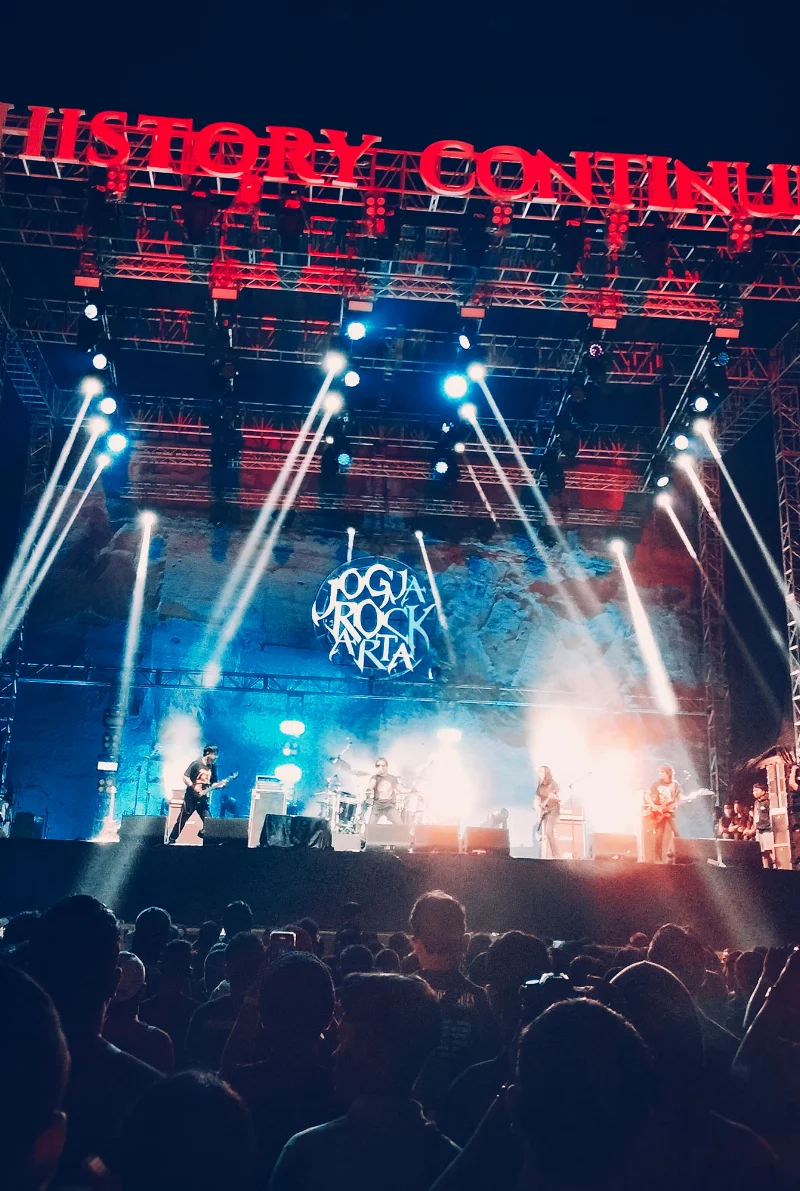 Poster Getaran Distorsi JOGJAROCKARTA FESTIVAL Memikat Mata