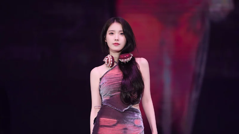 Poster Menjadi Salah Satu Konser Terbaik di Jakarta, IU & UAENA Indonesia Semakin Kompak