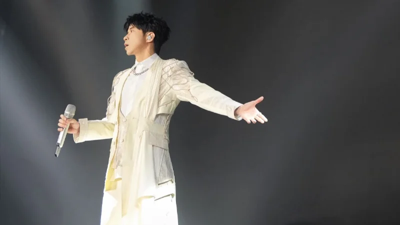 Poster Michael Guang Liang Kembali Membuai Penonton Jakarta Lewat Konser “LONELY PLANET 3.0”