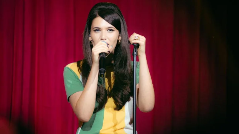 Poster Sienna Spiro Dekat di Hati Lewat Private Show di Jakarta